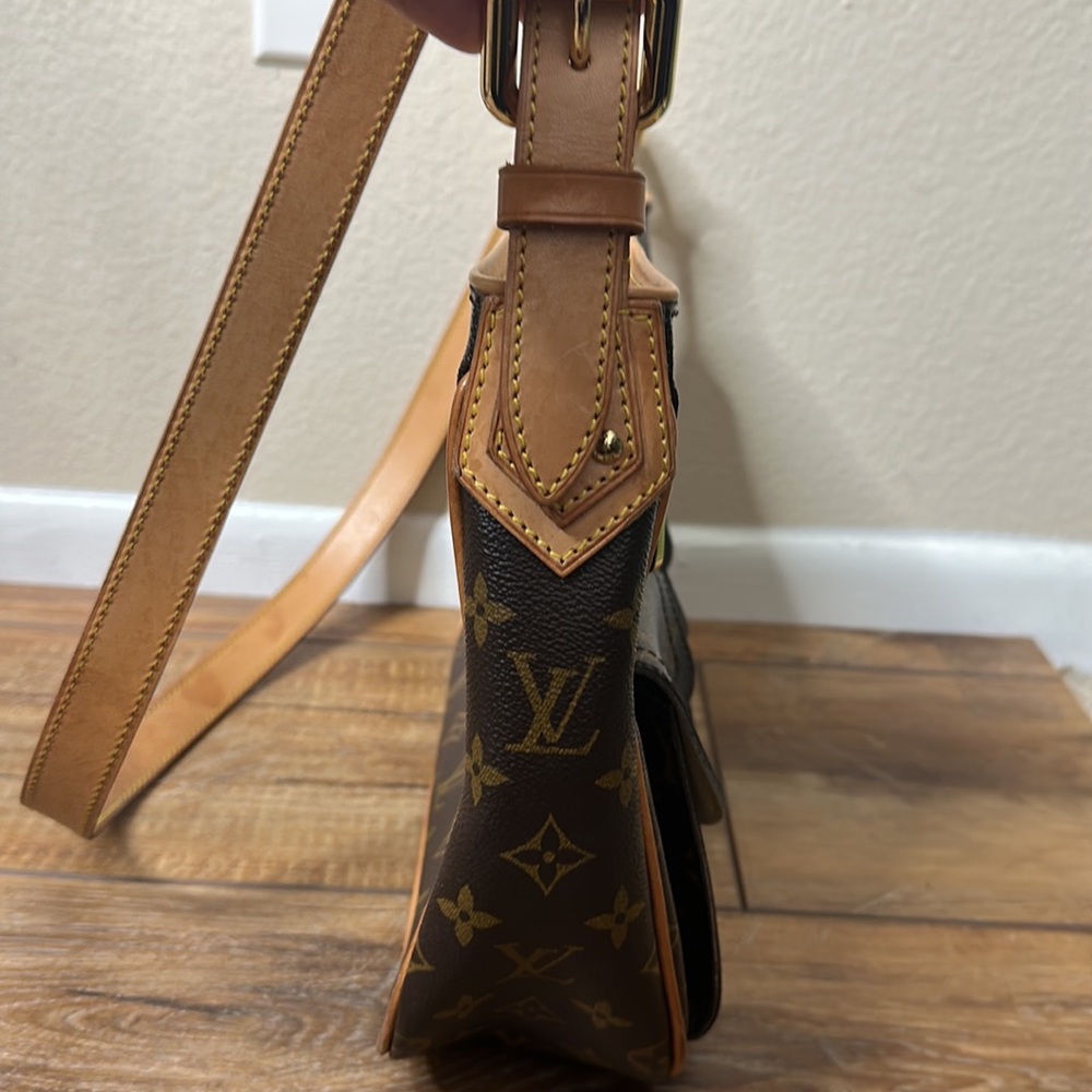 Louis Vuitton Monogram Hudson GM Bag‎ - Picture 5 of 15